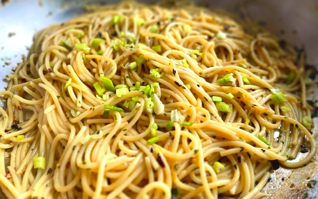 Garlic and Chili Butter Spaghetti