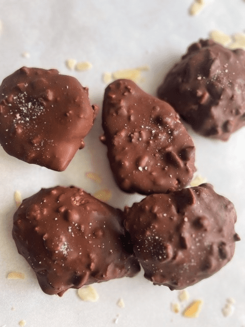 Almond Magnum Yoghurt Clusters