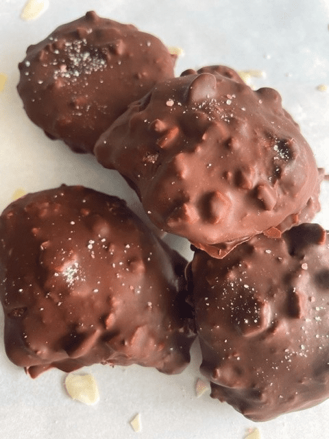 Almond Magnum Yoghurt Clusters