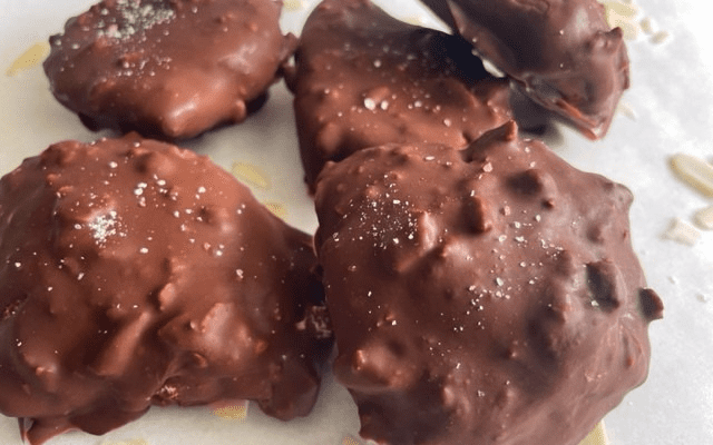 Almond Magnum Yoghurt Clusters