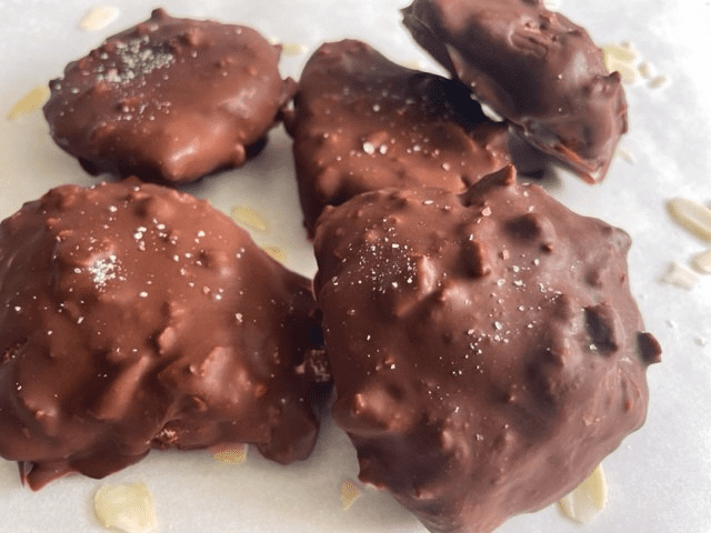 Almond Magnum Yoghurt Clusters